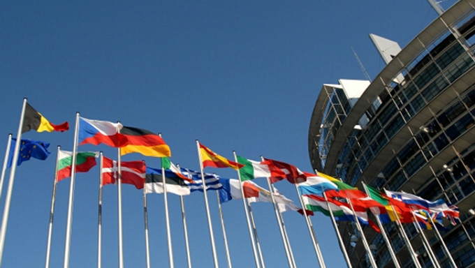 Flaggen der EU-Mitgliedsstaaten vor dem Europäischen Parlament (c) EP 2007