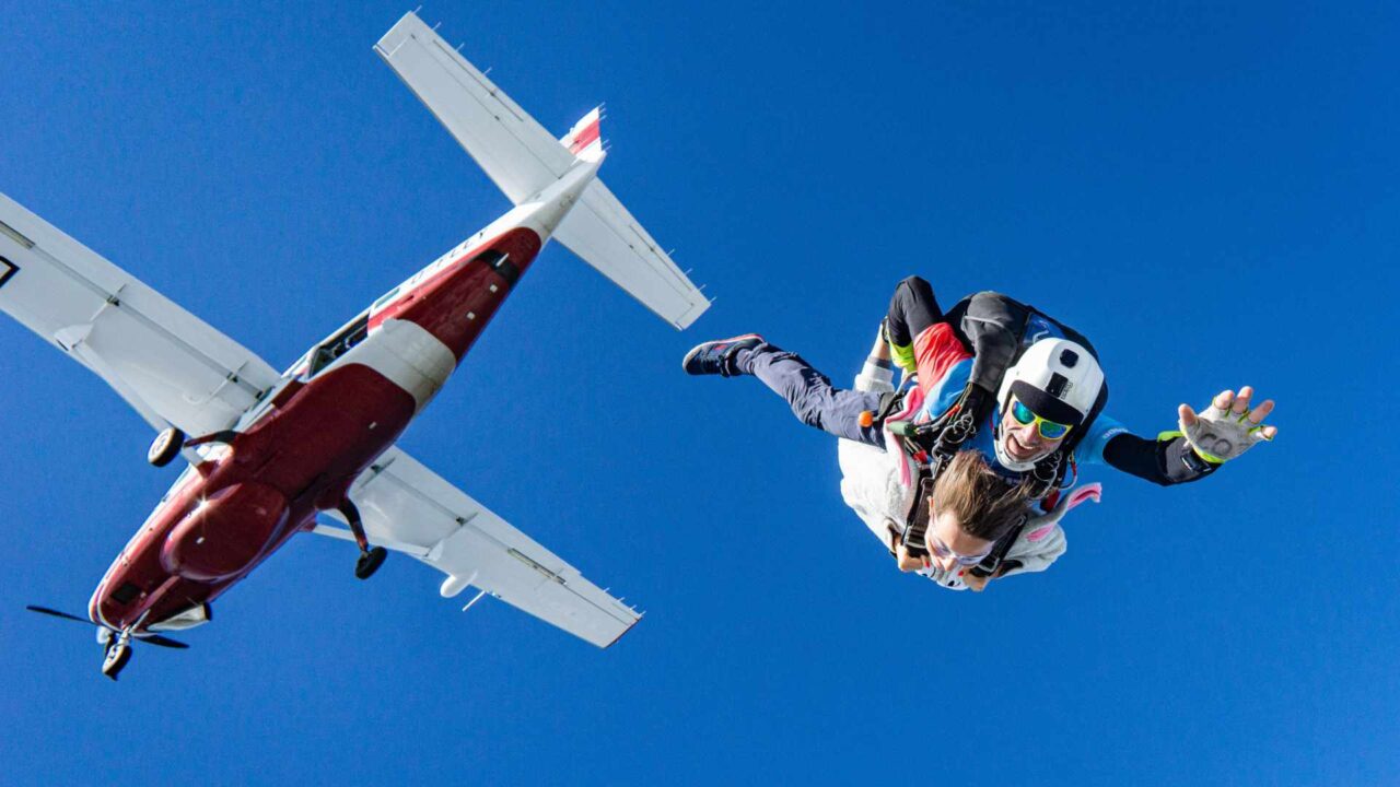 Fallschirmspringen Skydiving Tandemsprung Vertrauen