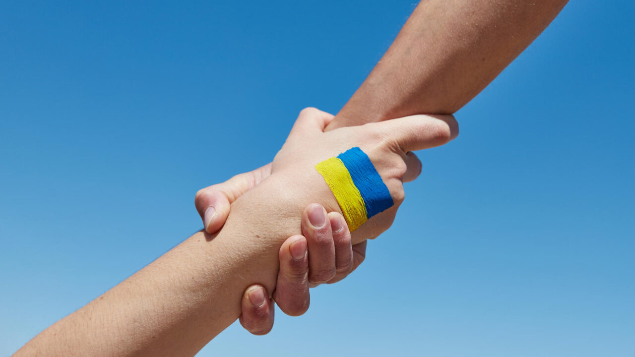 Lend,A,Hand,Help,Painted,In,Ukrainian,Flag,Colors,Against